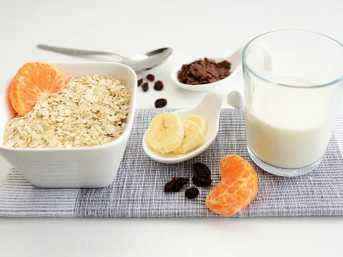 Muffins with oatmeal and fruit (frozen or fresh)