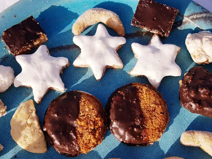 Christmas gingerbread muffins with oat and apple