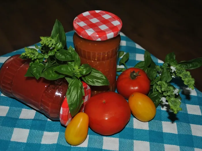 Simple tomato sauce from passata